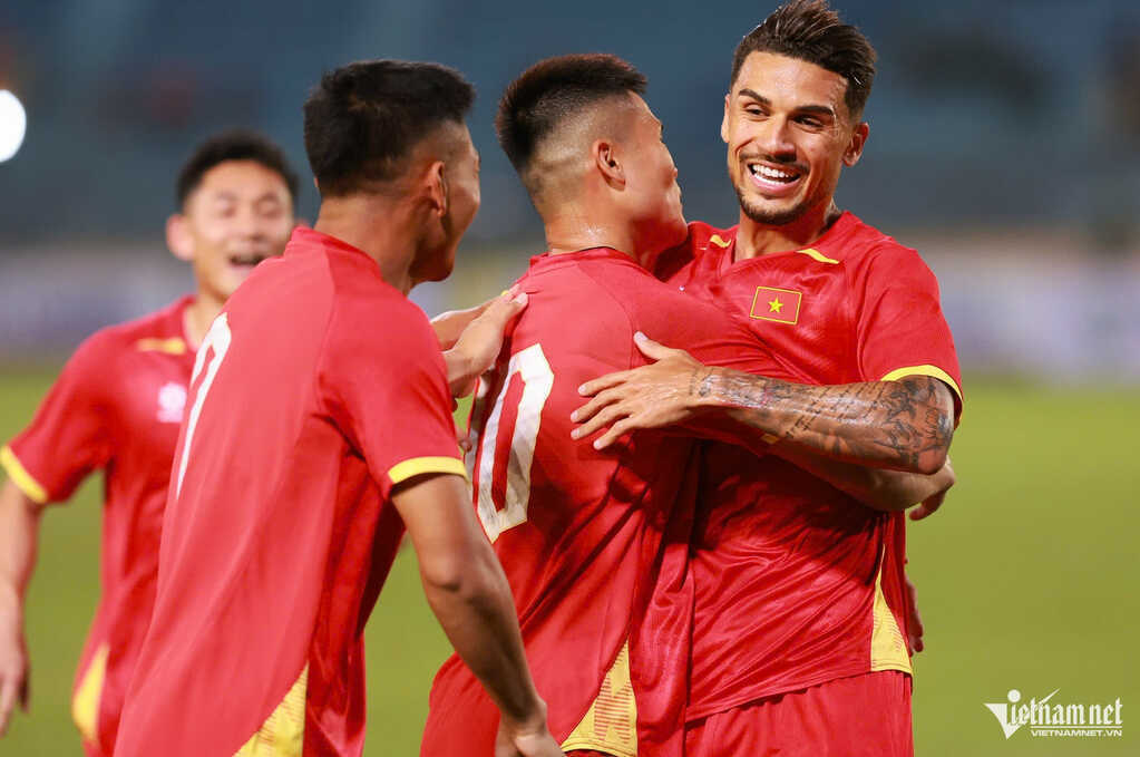 Tuyển Việt Nam được dự đoán thắng 1-0 Malaysia, gọi tên Hoàng Hên