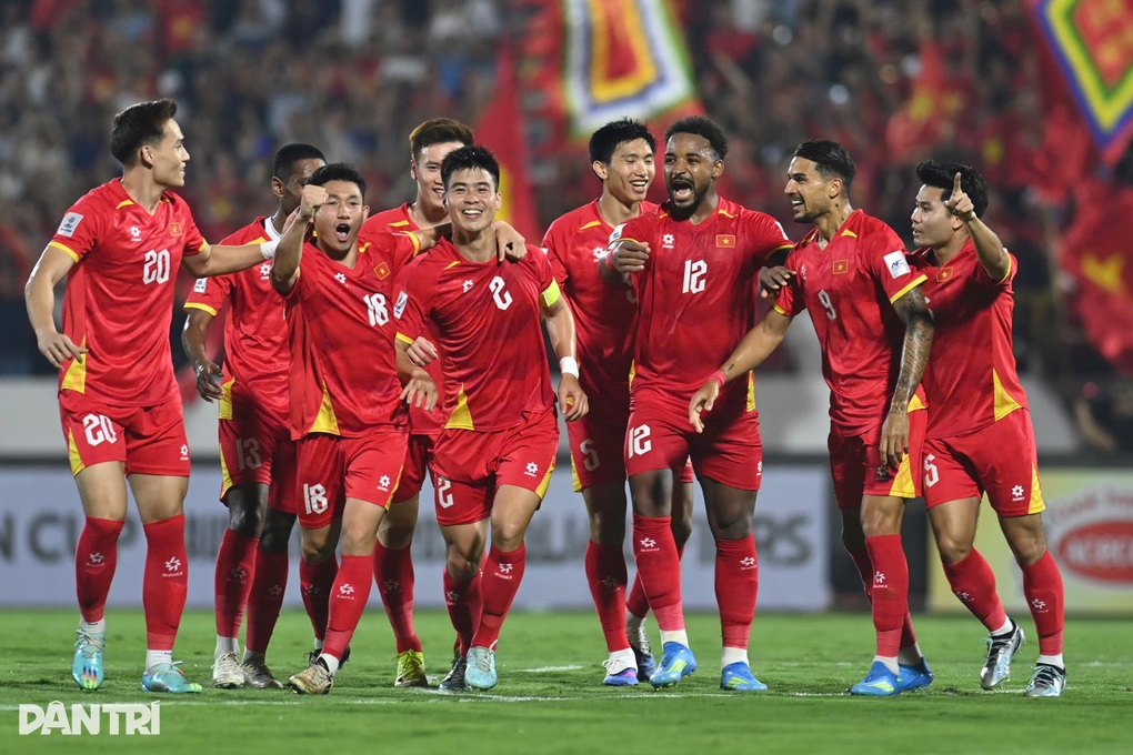 Xuân Son lập cú đúp, tuyển Việt Nam thắng thuyết phục Malaysia