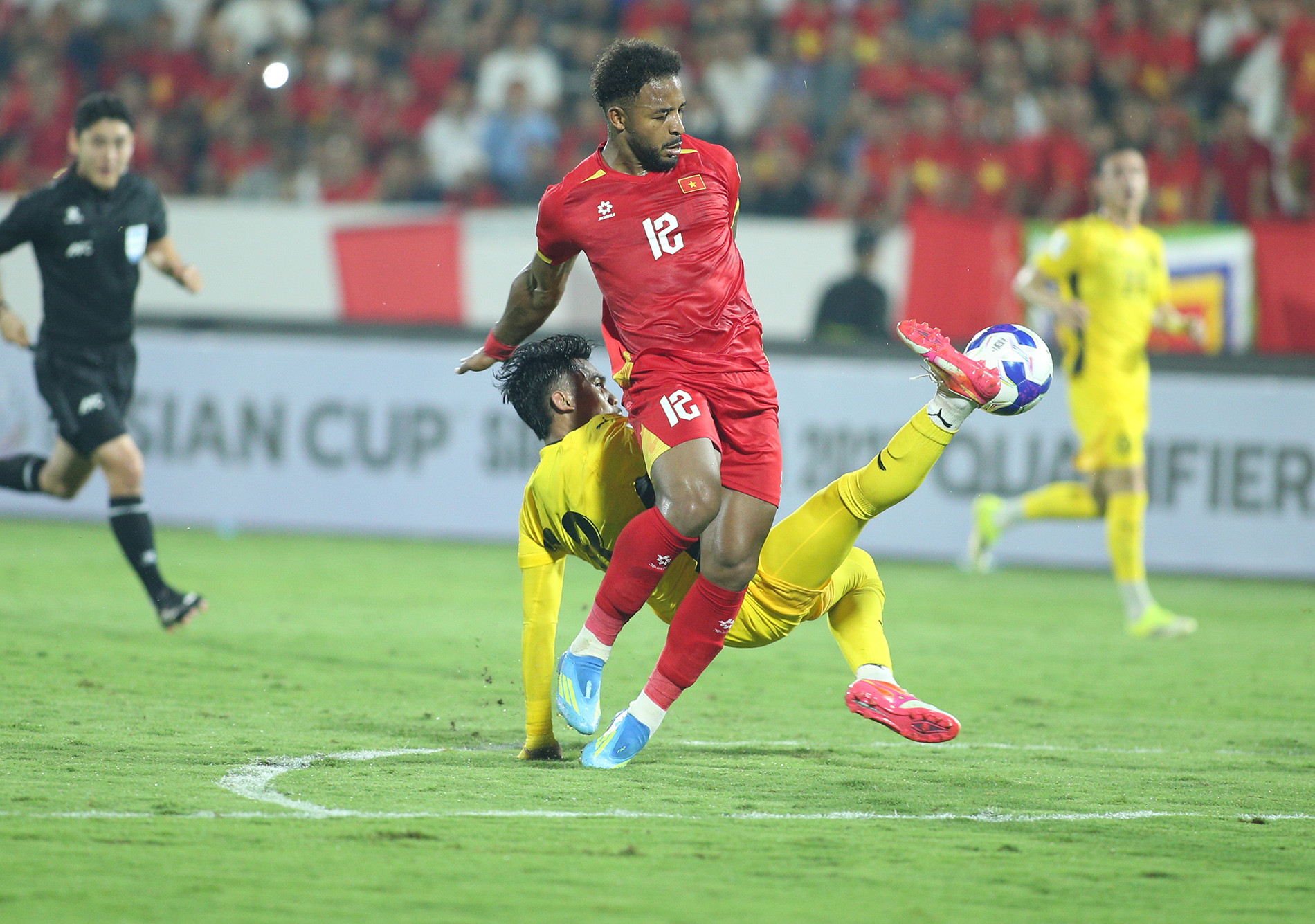 Xuân Son nói điều bất ngờ về Hoàng Hên ở trận thắng Malaysia