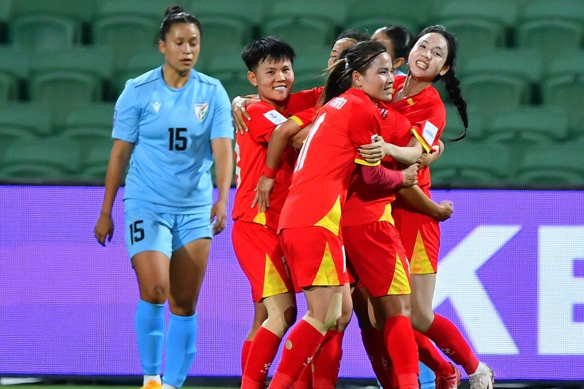 Vạn Sự chói sáng, ĐT nữ Việt Nam hạ Ấn Độ phút bù giờ