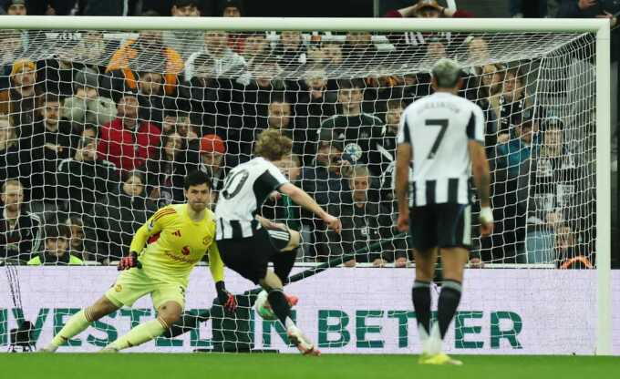 Man Utd thua trận đầu dưới thời Carrick