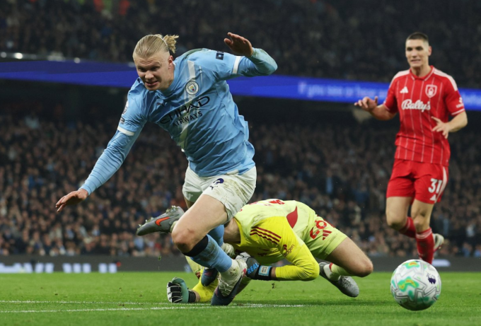 Silva: `Man City đã quen nhận quyết định bất lợi từ trọng tài`