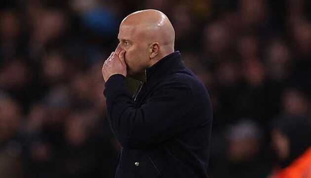 Tái đấu Wolves, Slot nhận cảnh báo sa thải