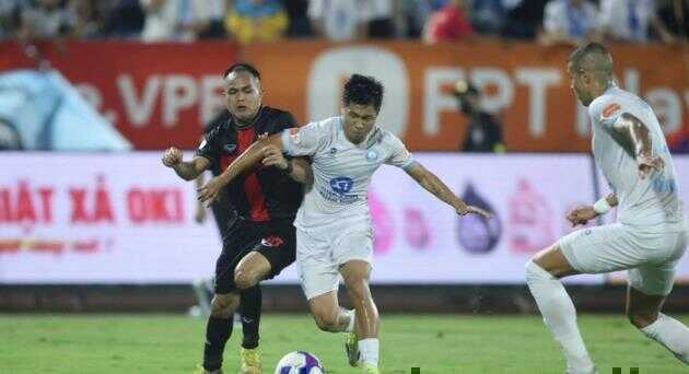 Thủng lưới 8 bàn sau 3 trận, hàng thủ Ninh Bình sụp đổ khó tin