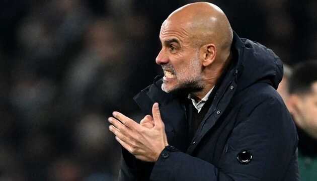 Pep Guardiola gặp nhiều &aacute;p lực ở giai đoạn nước r&uacute;t của m&ugrave;a giải.