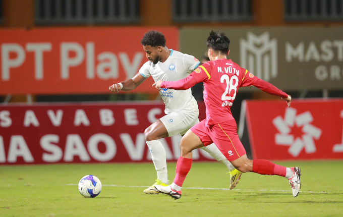 Xuân Son kém may trong chiến thắng của Nam Định