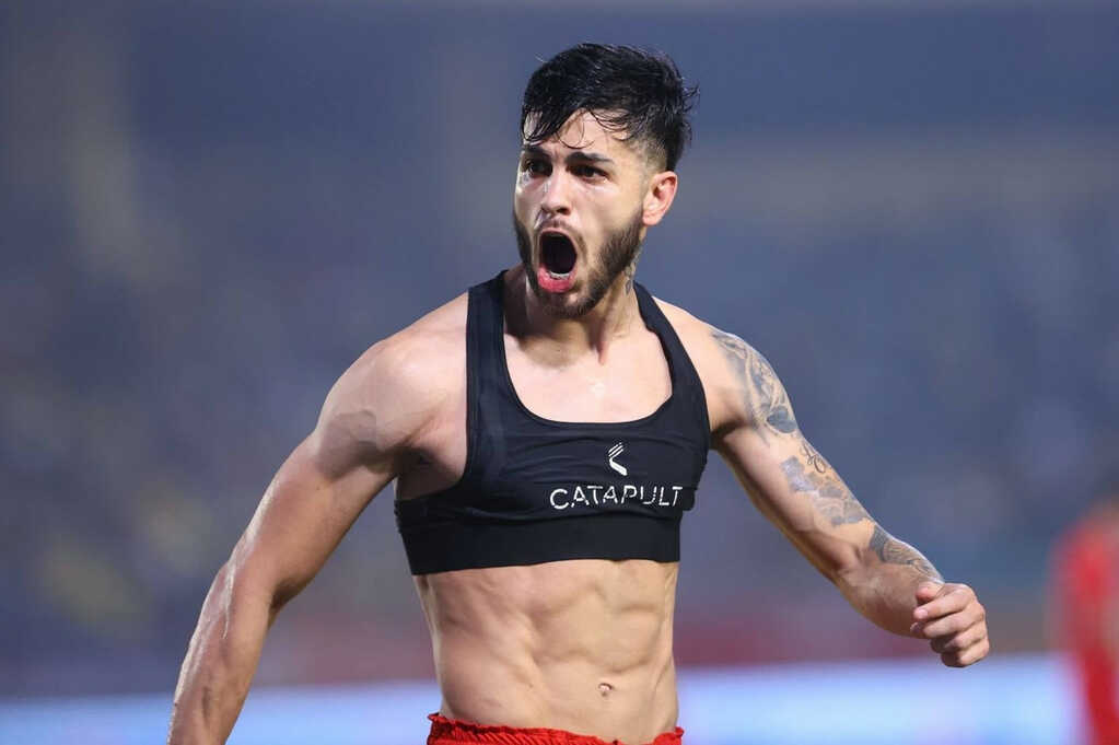 HLV Popov lại bị thẻ đỏ, Thể Công Viettel thắng nhọc Thanh Hóa