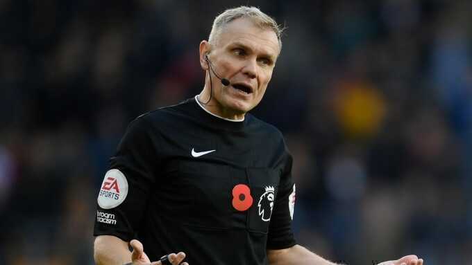 Vì sao các trọng tài ghét VAR?