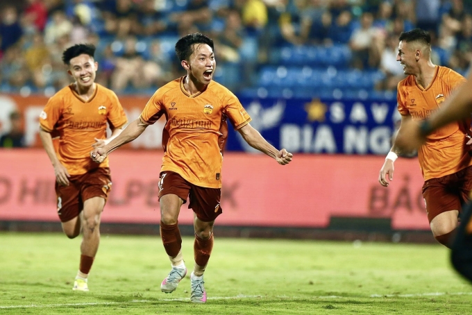 Xuân Son đòi 11m bất thành trong trận thua HAGL