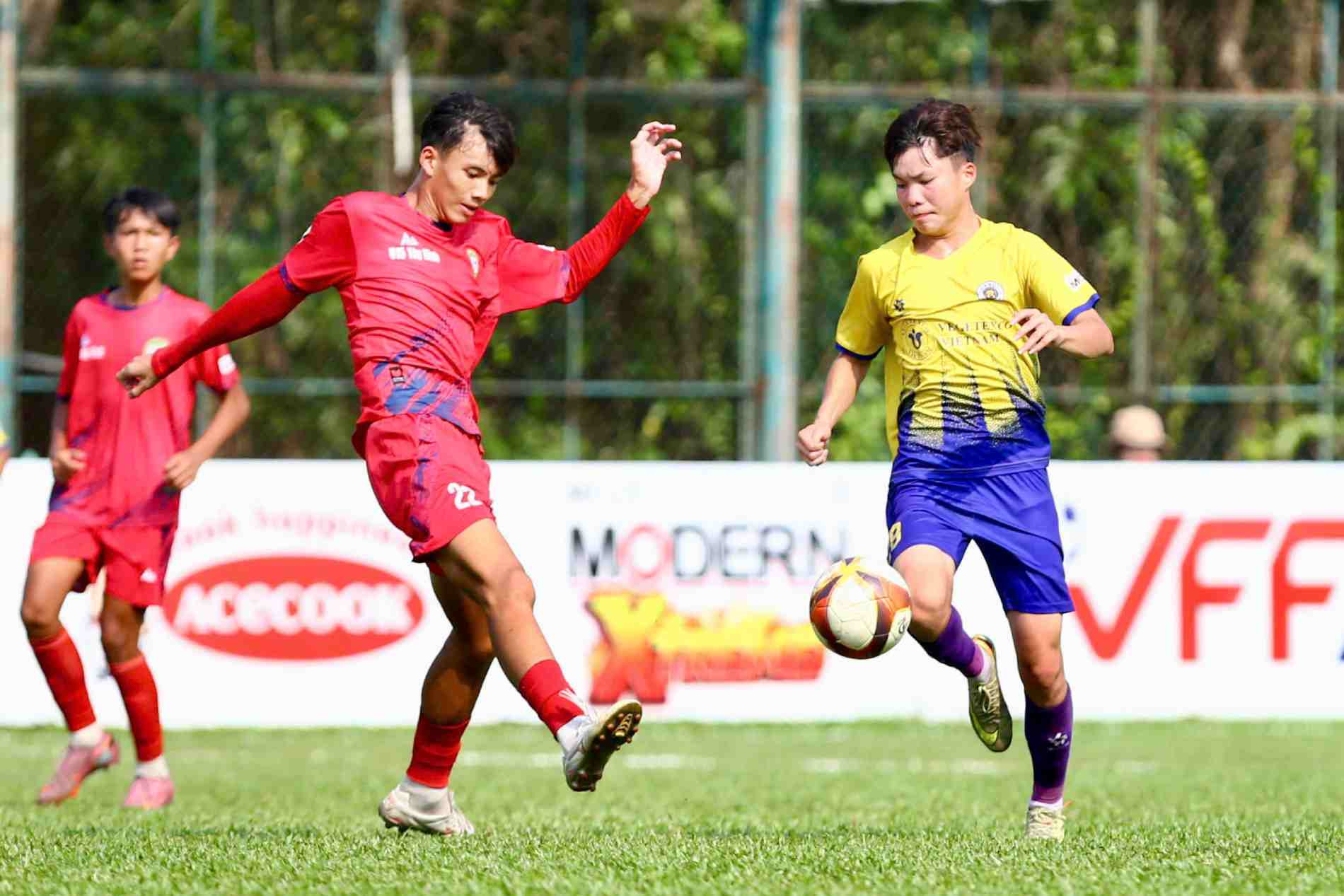 Hạ SLNA, Thể Công Viettel đụng độ Hà Nội ở chung kết U15 quốc gia