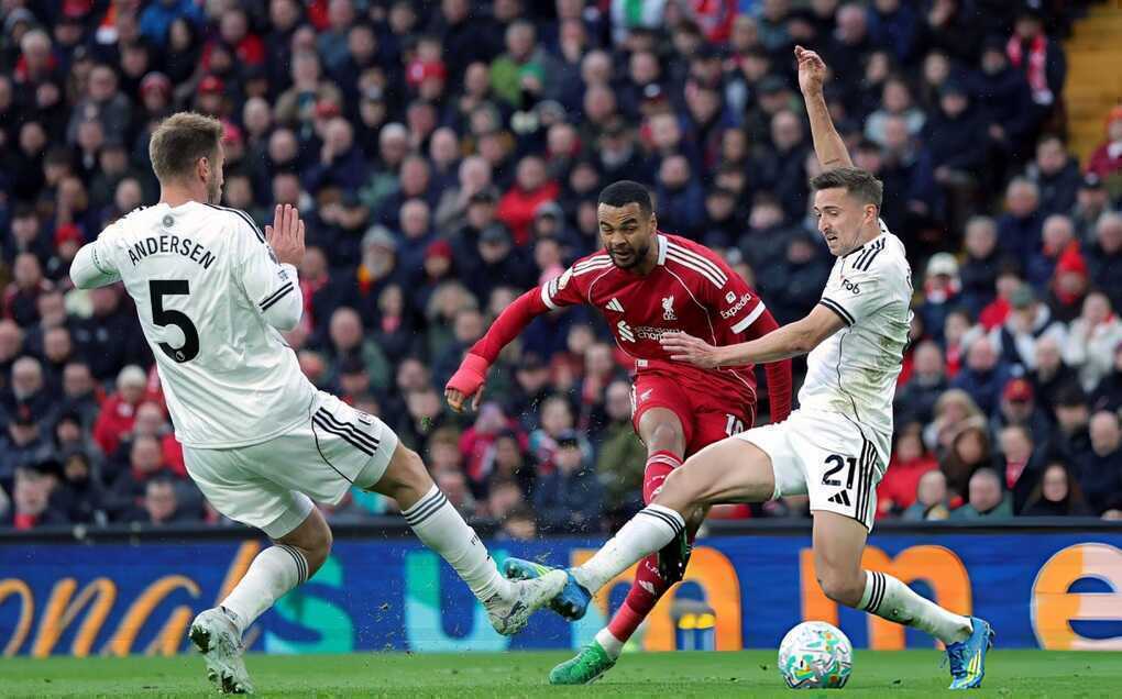 Liverpool chiếm vị trí dự Champions League, gây sức ép lớn lên Chelsea