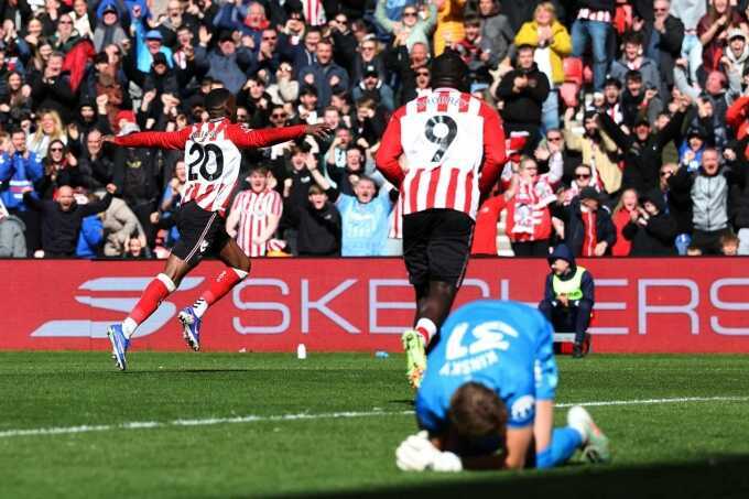 Tottenham lún sâu ở nhóm xuống hạng