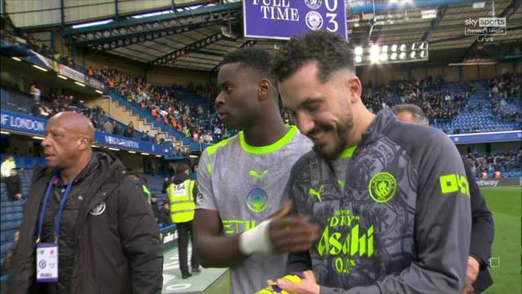 Lý do bất ngờ khiến ngôi sao Man City từ chối nhận giải hay nhất trận - 2