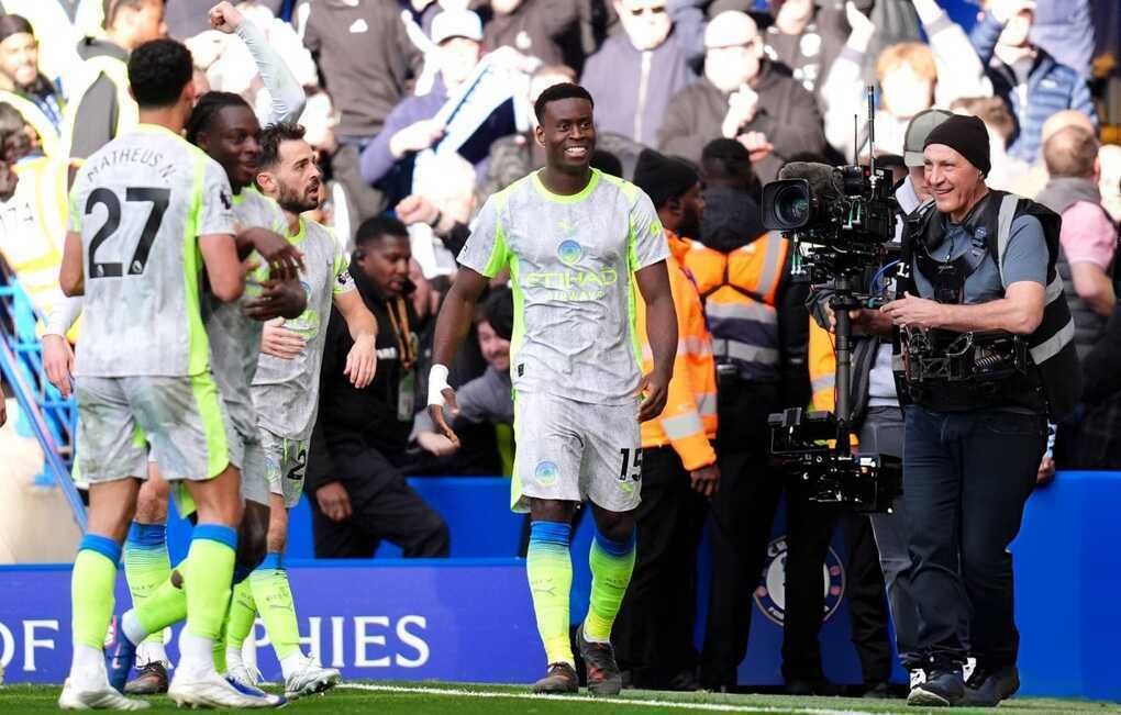 Man City thắng đậm Chelsea, gia tăng áp lực lên Arsenal - 2