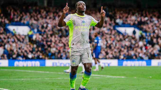 Tiền đạo Man City thách thức Arsenal