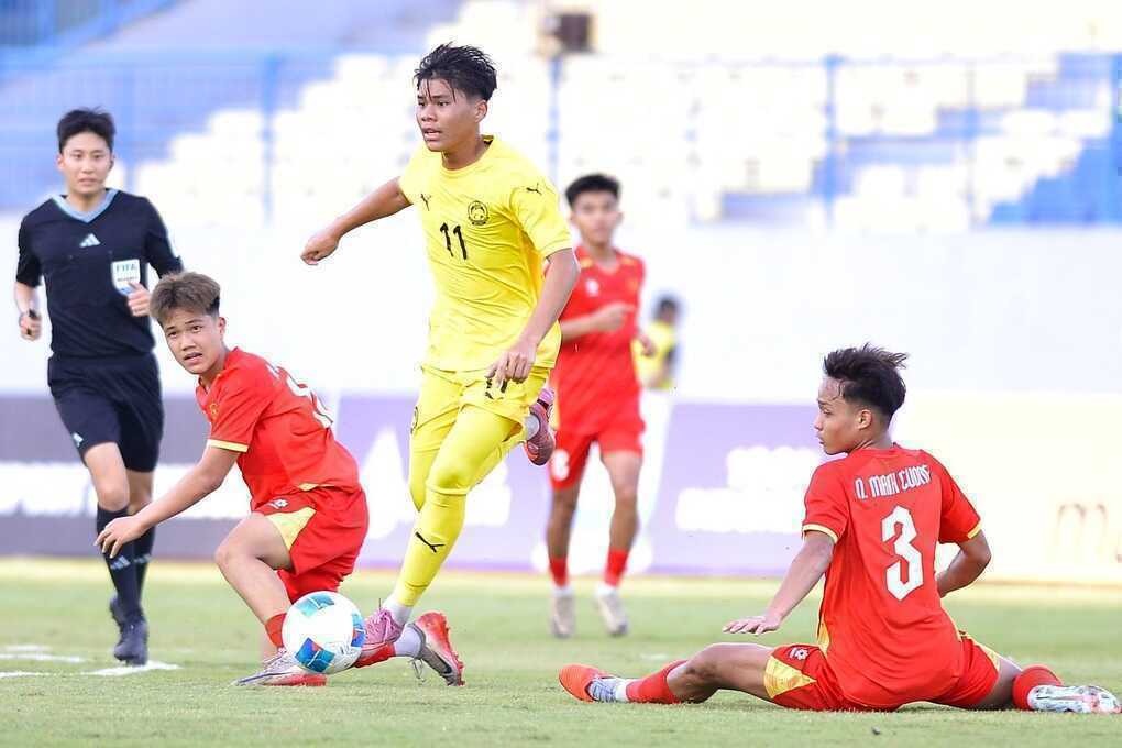 U17 Việt Nam khởi đầu hoàn hảo với chiến thắng 4-0 trước U17 Malaysia - 2