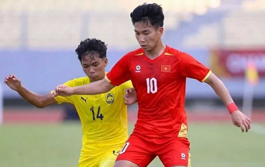 Chuyên gia nói thẳng thắn về trình độ bóng đá Malaysia so với Việt Nam