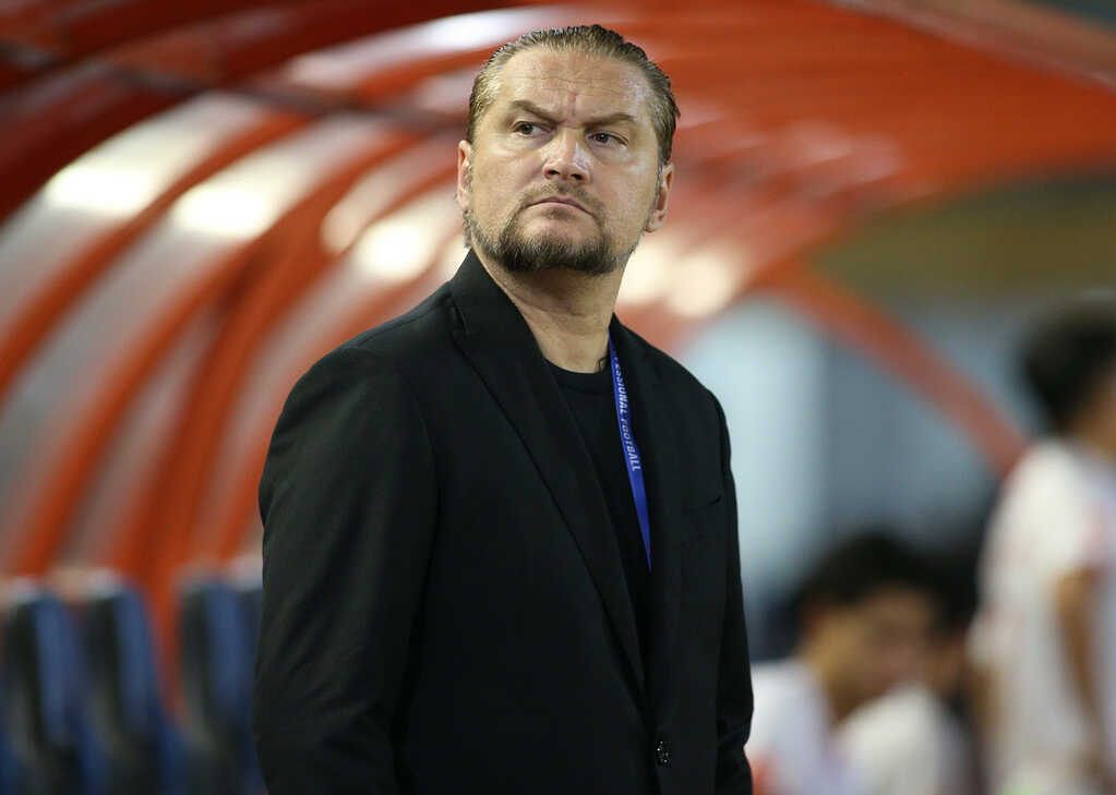 HLV Popov bị cấm chỉ đạo 4 trận, nộp 20 triệu đồng