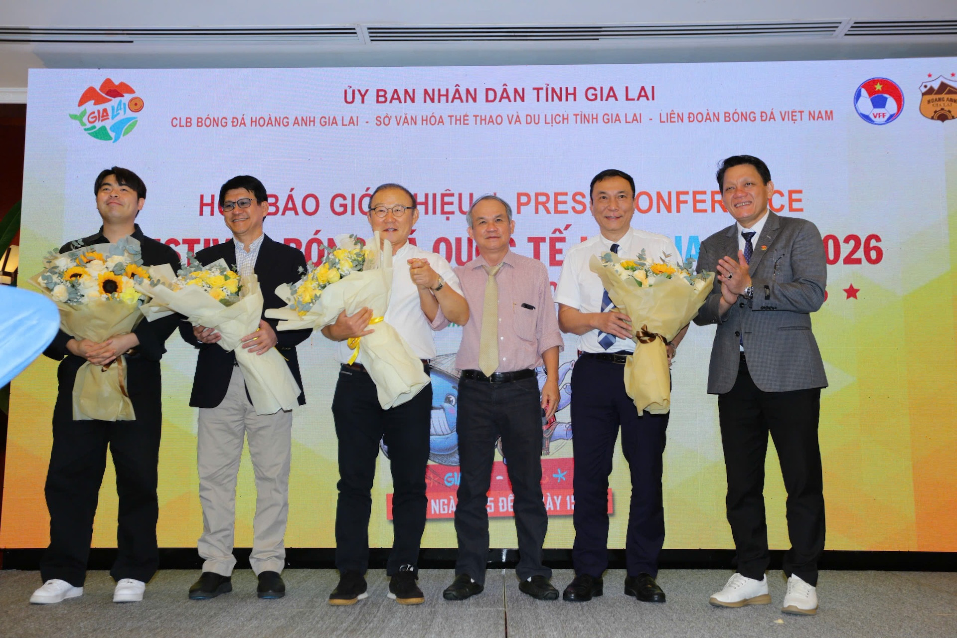 HLV Park Hang Seo ‘tiếp lửa’, bầu Đức chơi lớn ở giải trẻ quốc tế