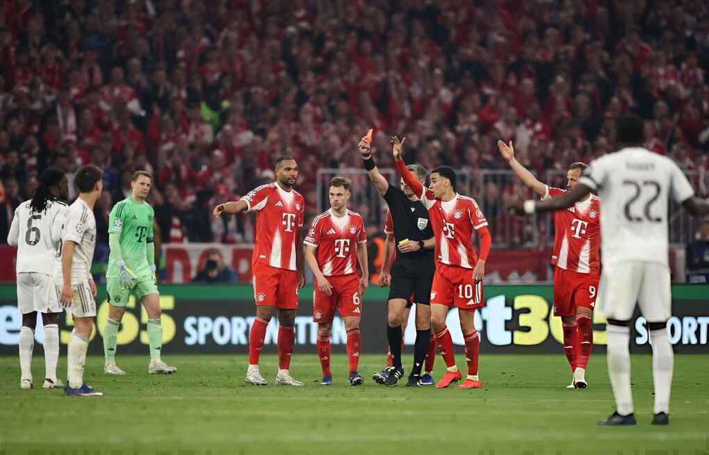 Real Madrid phẫn nộ trước tấm thẻ đỏ ~trò đùa~ của Camavinga