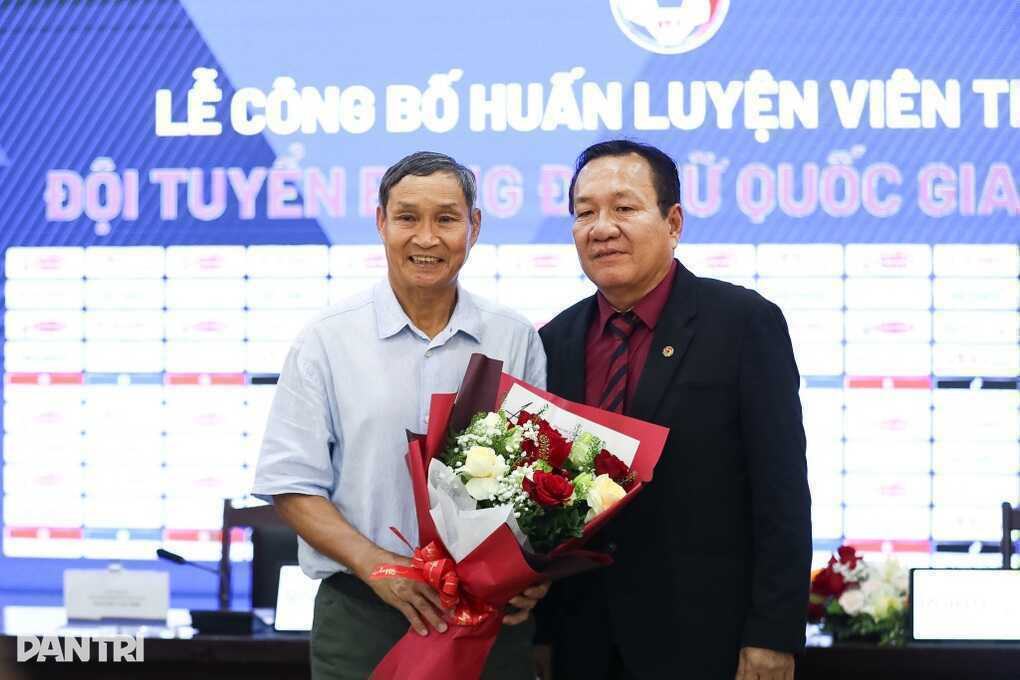 HLV Hoàng Văn Phúc nói lời xúc động trong ngày ra mắt tuyển nữ Việt Nam - 2