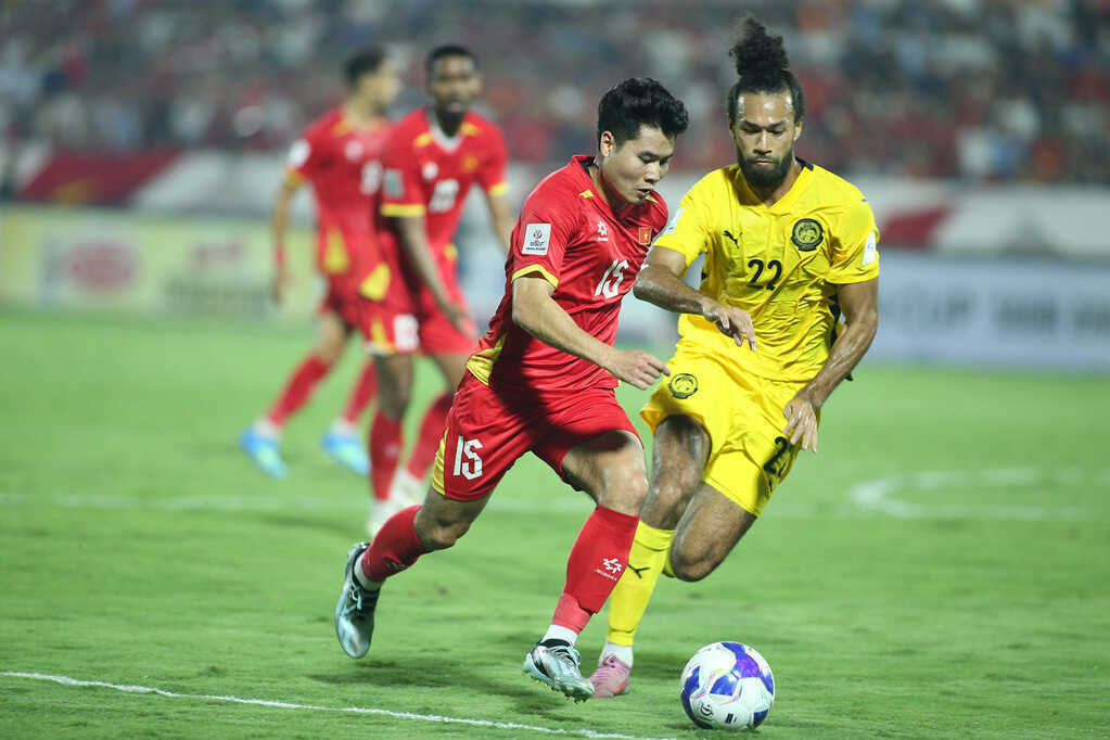 Tuyển Việt Nam: HLV Kim Sang Sik gia cố ở đâu để tiếp tục bay cao?