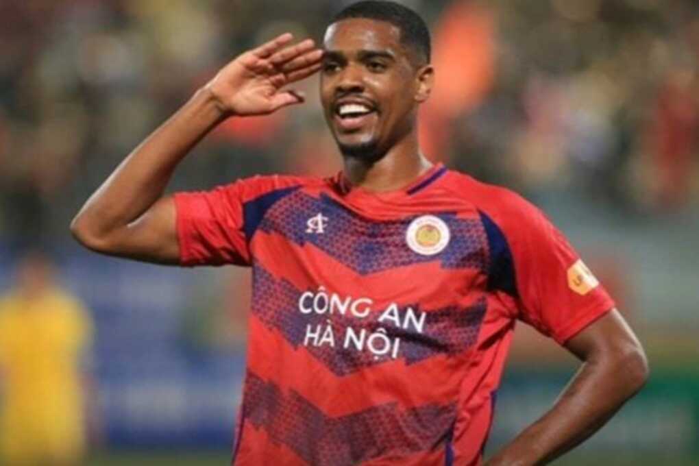 CĐV Thái Lan quan tâm đặc biệt tới cầu thủ Brazil có thể nhập tịch Việt Nam