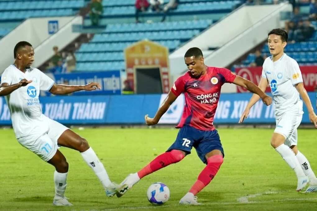 CĐV Thái Lan quan tâm đặc biệt tới cầu thủ Brazil có thể nhập tịch Việt Nam - 2