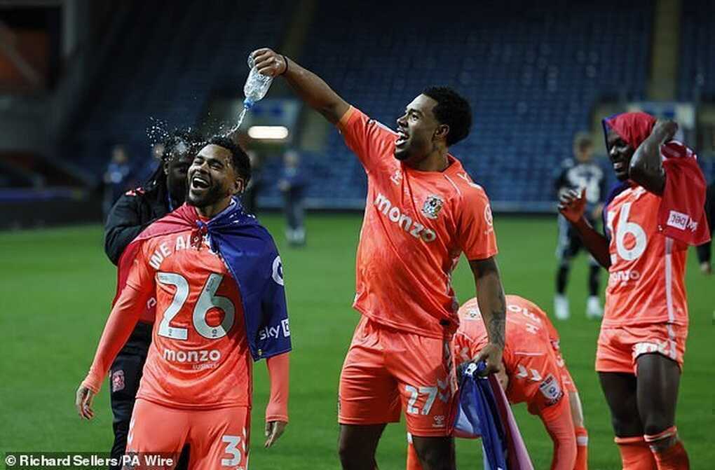 Xác định CLB đầu tiên thăng hạng lên giải Ngoại hạng Anh