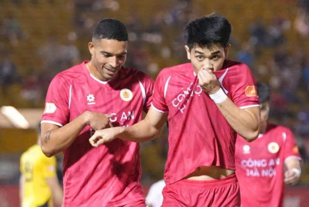 Đình Bắc ghi bàn ngày CLB CAHN thắng đậm, Thể Công Viettel giành 3 điểm