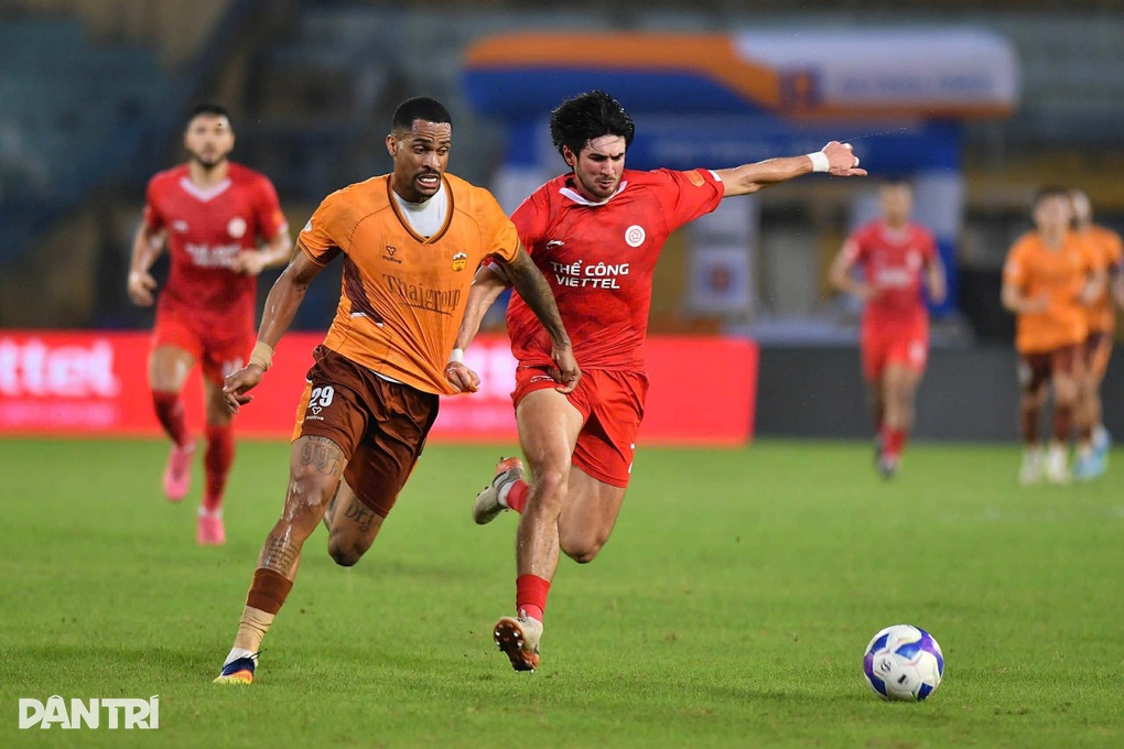Đình Bắc ghi bàn ngày CLB CAHN thắng đậm, Thể Công Viettel giành 3 điểm - 3