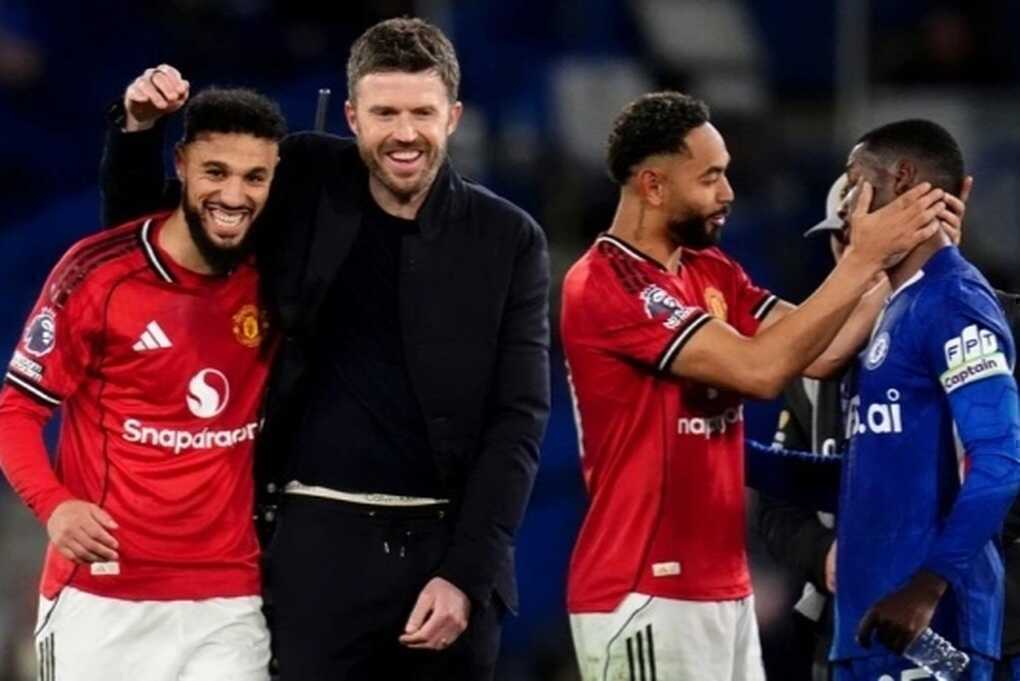 HLV Carrick tuyên bố đanh thép sau chiến thắng quý giá của Man Utd - 2