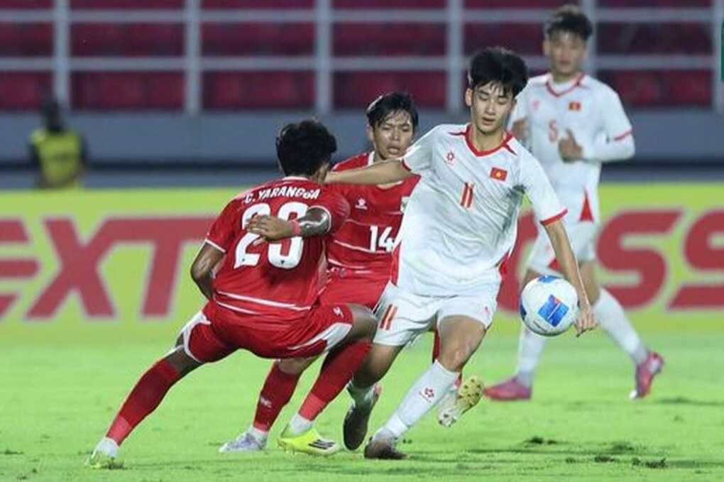 CĐV Indonesia phản ứng mạnh khi đội nhà “đổ bê tông” trước U17 Việt Nam