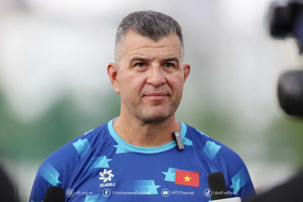 HLV Brazil gây ấn tượng mạnh cùng U17 Việt Nam