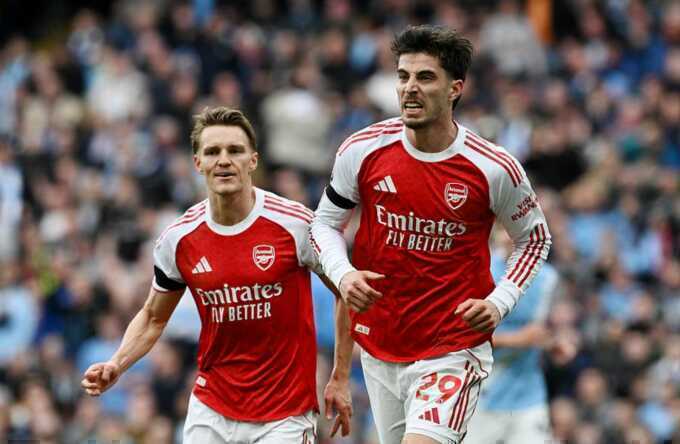 Arsenal vẫn còn 73% cơ hội vô địch Ngoại hạng Anh