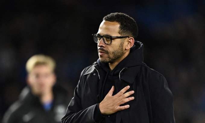 Chelsea sa thải HLV Rosenior chỉ sau ba tháng