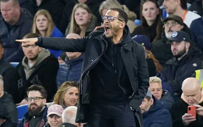 HLV Rosenior không còn bênh vực cầu thủ Chelsea