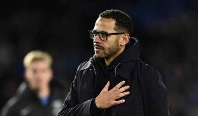 Chelsea gây khó hiểu khi sa thải HLV Rosenior sau 3 tháng