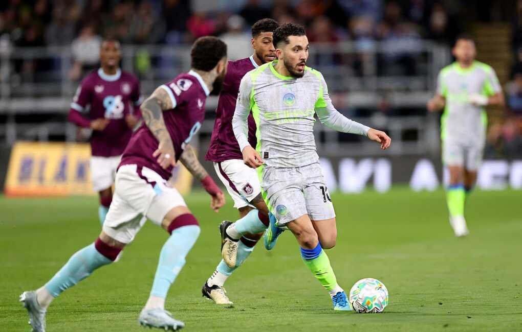 Haaland tỏa sáng, Man City vượt Arsenal chiếm ngôi đầu