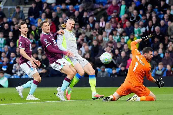 Tin bóng đá - Man City chiếm đỉnh bảng Ngoại hạng Anh