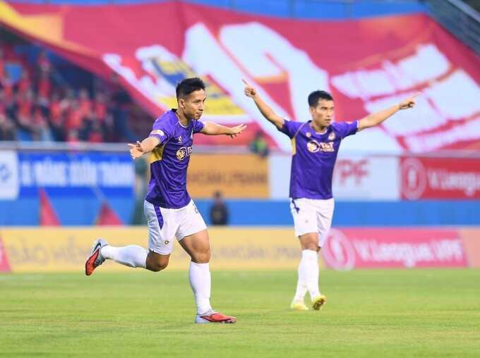 Hà Nội FC hạ Ninh Bình để áp sát top 3 V-League