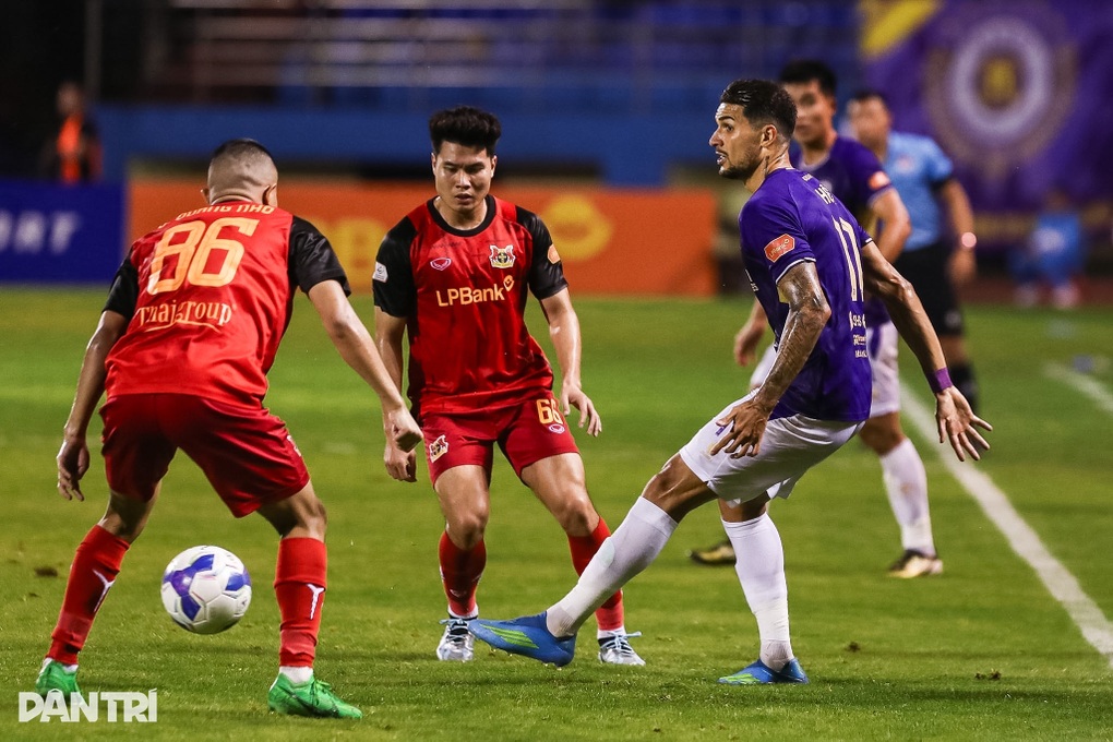 Hà Nội FC thắng kịch tính CLB Ninh Bình, HA Gia Lai chia điểm với Hải Phòng