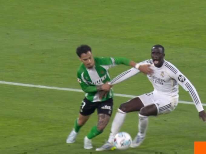 HLV Real chê trọng tài không hiểu gì về bóng đá