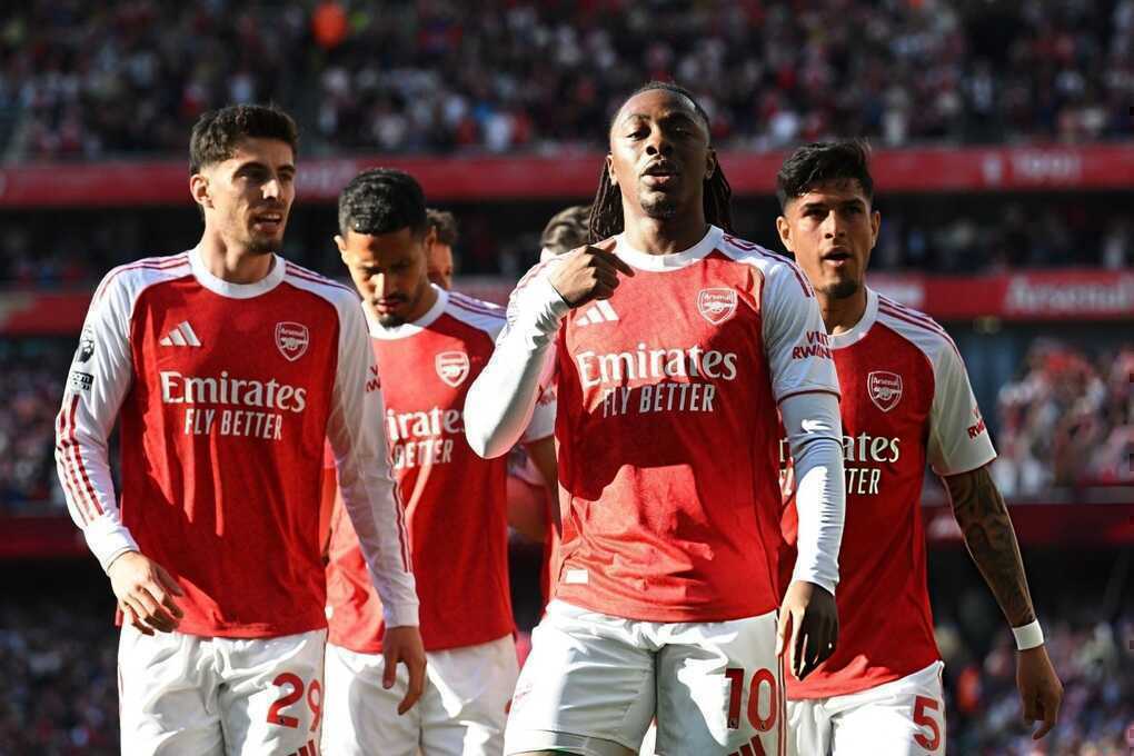 Arsenal vượt ải Newcastle, giành lại ngôi đầu bảng