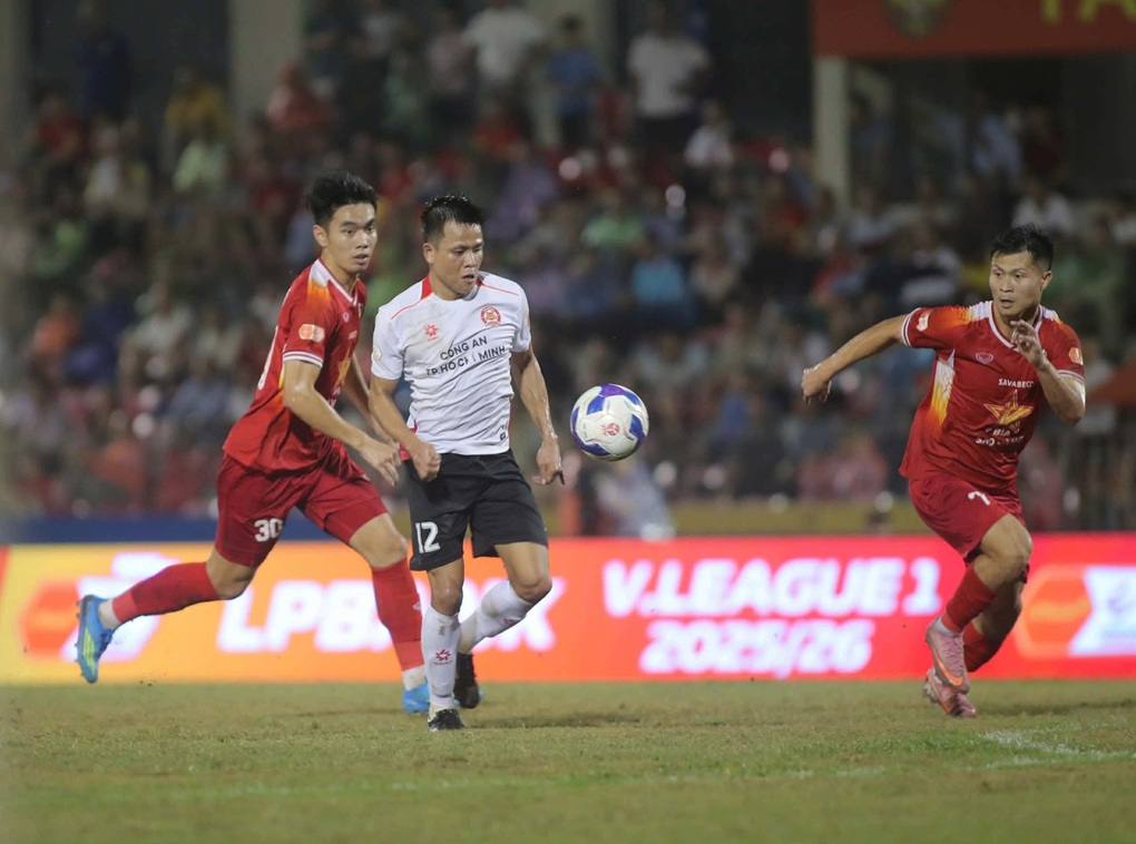 CLB Công an TPHCM thắng CLB Hà Tĩnh, Thể Công Viettel hòa SHB Đà Nẵng
