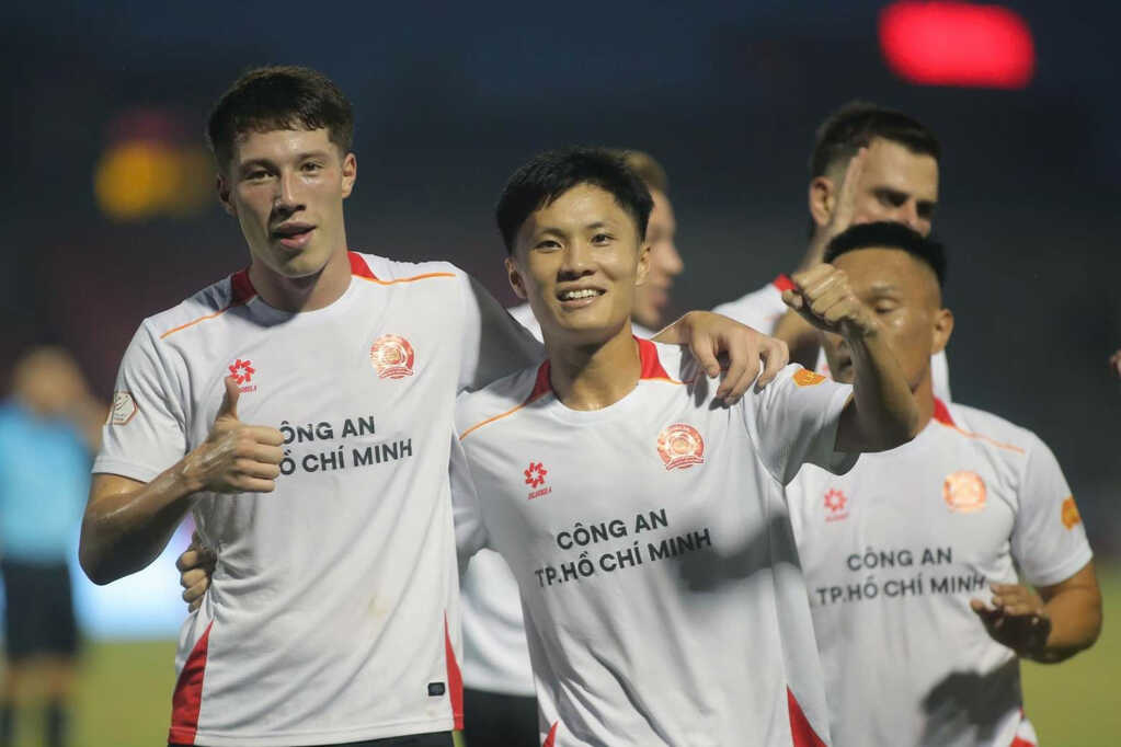 Vắng Tiến Linh, cầu thủ Việt kiều Anh giúp CA TPHCM thắng giải tỏa