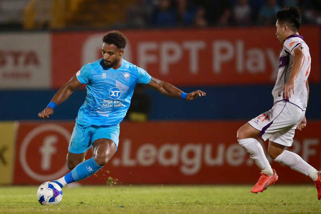 Xuân Son vô duyên, Nam Định thoát thua nhờ tuyệt phẩm sút phạt