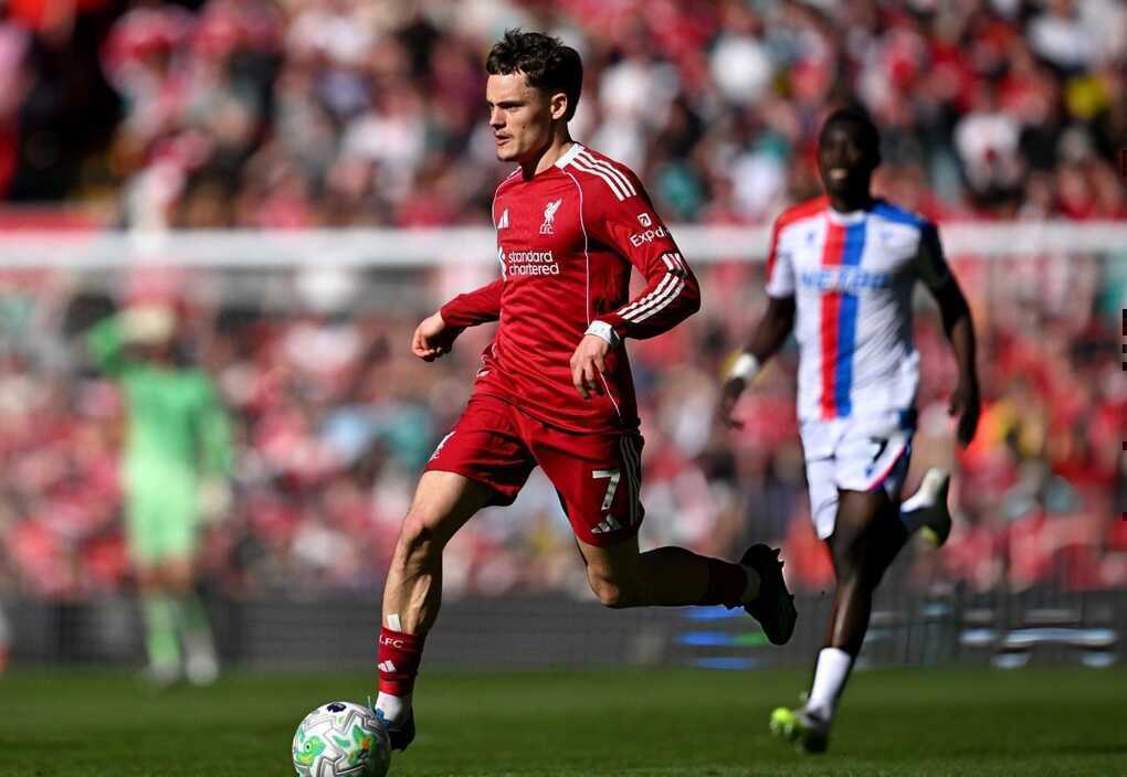 Liverpool bằng điểm với Man Utd, cuộc đua top 3 thêm nóng