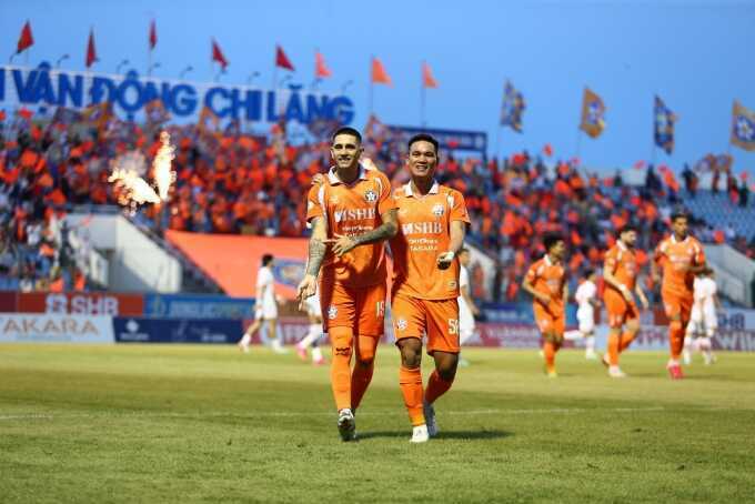 Thể Công sảy chân ở cuộc đua vô địch V-League