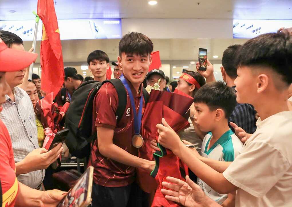 U17 Việt Nam mang cúp vô địch về nước, hướng tới giải U17 châu Á 2026 - 3